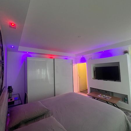 Le Carre Strasbourgeois - Logement Entier Au Centre Du Neudorf F1 Ngoại thất bức ảnh